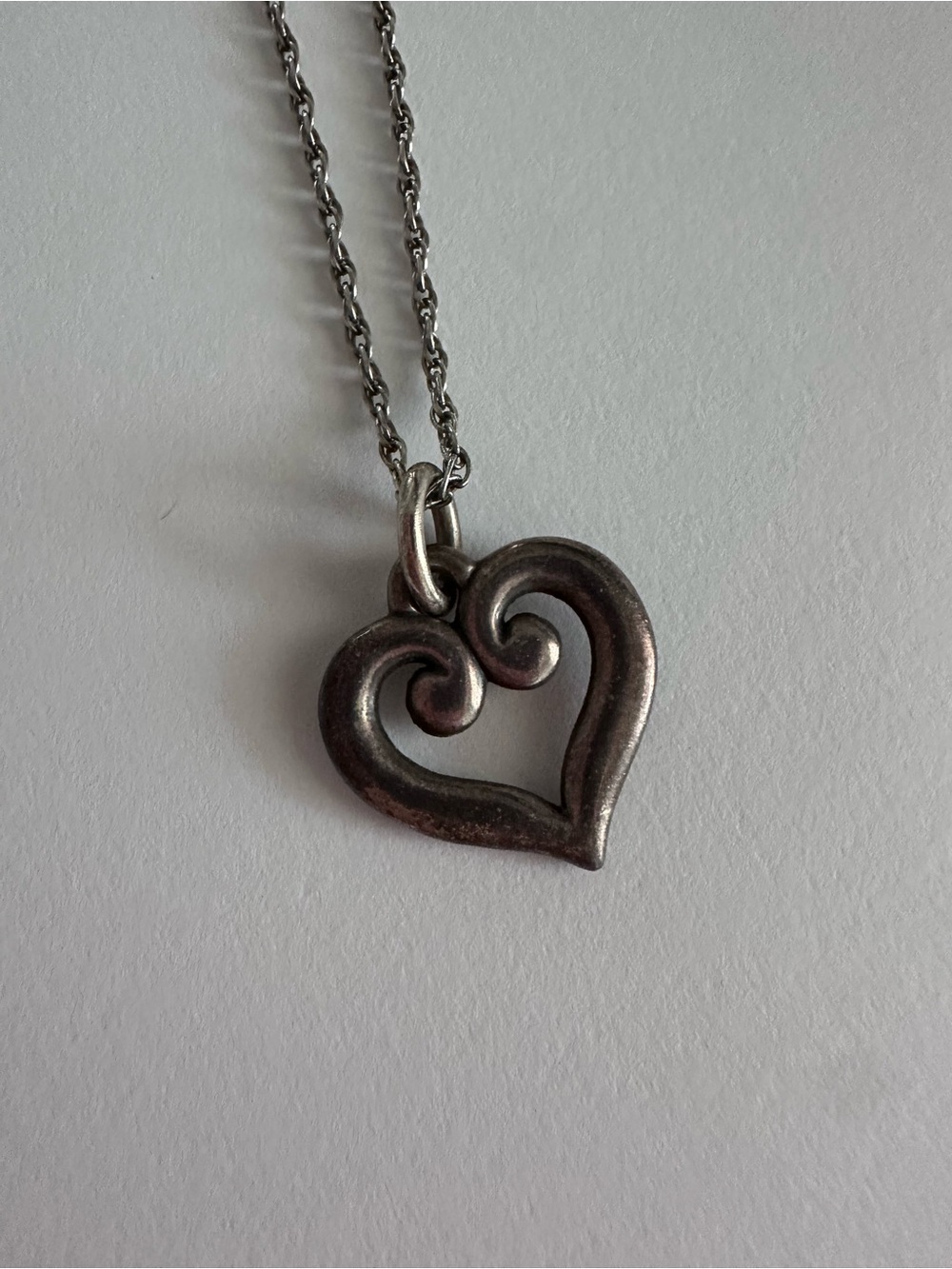 James Avery - 925 Sterling Silver Heart Pendant Necklace with Chain